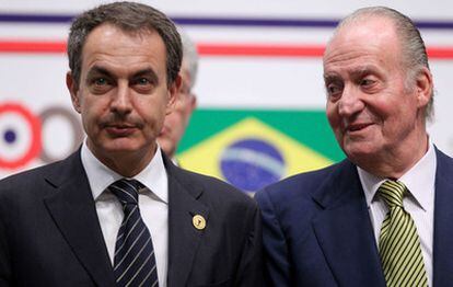 Zapatero y el Rey, hoy en la cumbre de Asunción.