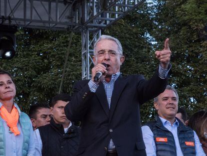 El expresidente Álvaro Uribe habla durante un evento de la campaña presidencial de Iván Duque, el 20 de mayo de 2018.