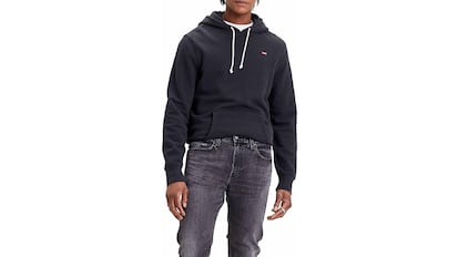 Tiene un corte clásico y lleva un discreto logo de la marca en el pecho. LEVI'S.