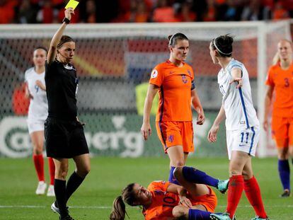 Stephanie Frappart, durante la Eurocopa de 2017.