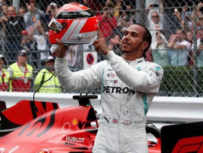Hamilton celebra su victoria en el GP de Mónaco.