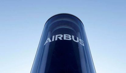 Logotipo de Airbus en el cuartel general de la compañía en Blagnac, cerca de Toulouse.