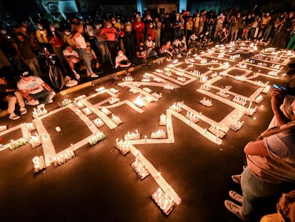 vigilia en Cali en honor a los manifestantes que murieron durante las protestas contra el gobierno de Iván Duque