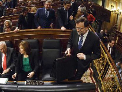 El presidente Mariano Rajoy, a su llegada a su esca&ntilde;o en el Congreso.