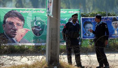 Polic&iacute;as vigilan la residencia en Islamabad de Musharraf. 