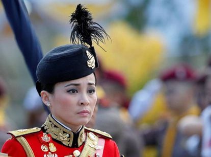 La general Suthida Vajiralongkorn, que se convierte en reina de Tailandia.