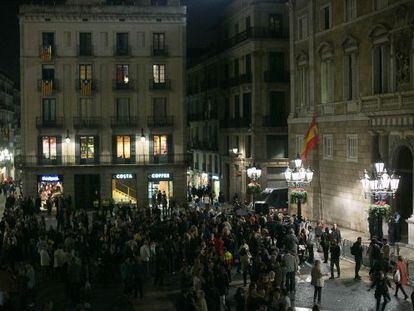 Manifestación de Societat Civil Catalana en la plaza Sant Jaume.