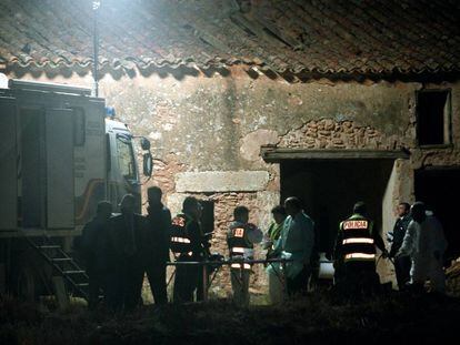 Alrededores del pozo de la localidad de Valdepeñas (Ciudad Real) en el que fueron hallados los restos mortales de Rosana Maroto, desaparecida en 1998, tras la confesión de Gustavo Romero.