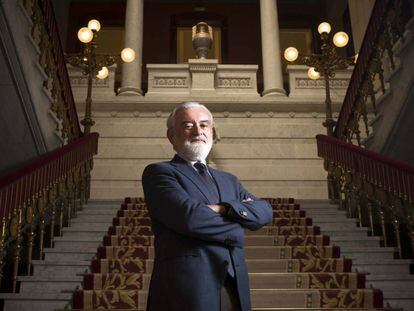 El director de la RAE Darío Villanueva en la academia.
 
 