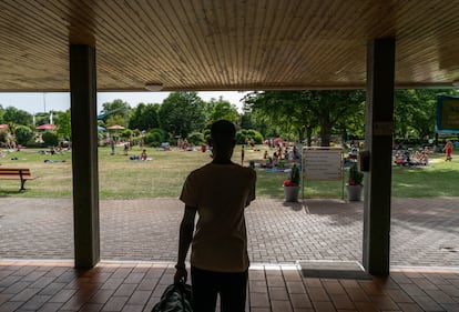 Una de las actividades de distracción en Fulda es ir a la piscina municipal. También es una de las formas de intentar relacionarse con la gente local. 