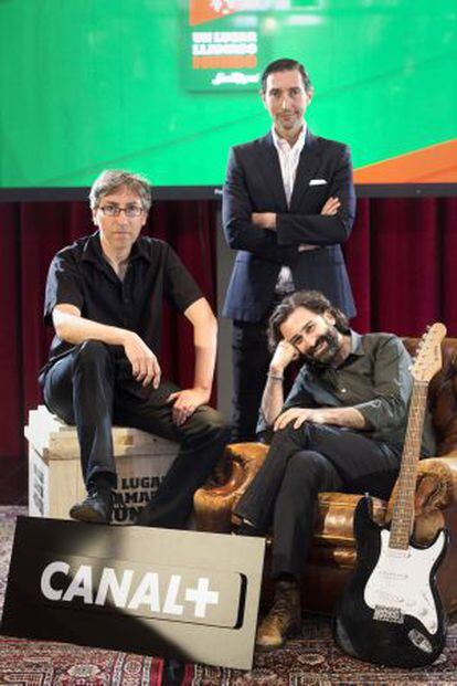 David Trueba, Toni Garrido y Javier Lim&oacute;n el pasado martes en Madrid.