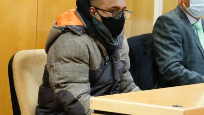 Juicio en la Audiencia Provincial contra un hombre que apuñaló repetidas veces a su mujer delante de sus hijas.