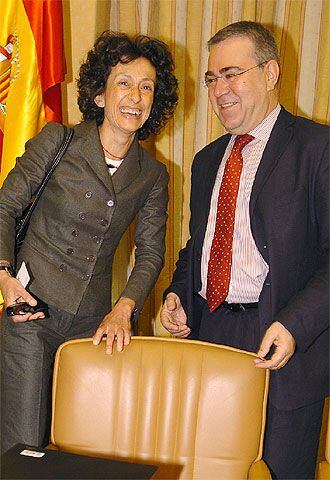 La ministra Mercedes Cabrera y el diputado Ángel Martínez Sanjuán.