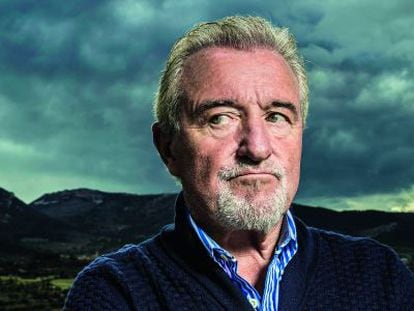 Terry Venables pone para ICON su cara de entrenador malencarado en una terraza de su hotel alicantino. Pero todo lo contrario: es un encanto de hombre.