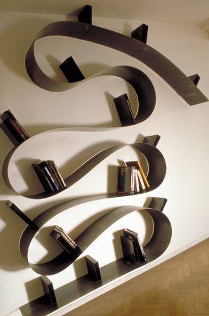 La icónica estantería en forma de gusano Bookworm, de Ron Arad.