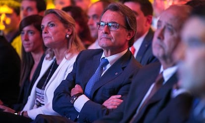 Artur Mas junto a su mujer y el consejero Felip Puig en un coloquio de la PIMEC Jovenes Empresarios este lunes.