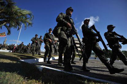 Soldados brasile&ntilde;os en Salvador de Bah&iacute;a (Brasil).