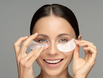 En los últimos años se han popularizado los parches para el contorno de ojos. GETTY IMAGES.