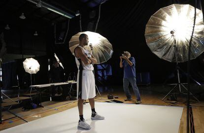 Tony Parker, base francés de los San Antonio Spurs y ahora compañero de Pau Gasol, aspira a alzarse esta temporada con su quinto anillo de campeón.