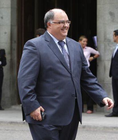 El vicepresidente del Poder Judicial, Fernando de Rosa, tras el bicentenario, en la entrada del Tribunal Supremo.