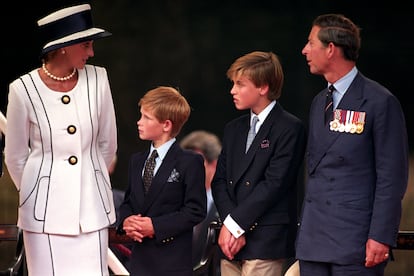 Prince Henry of England with his mother, Princess Diana of Wales, his brother William and his father, now King Charles III, at an official ceremony at Buckingham Palace in August 1995.