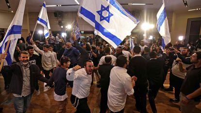Seguidores de Poder Judío, el partido de Itamar Ben Gvir y parte de la lista Sionismo Religioso, celebraban el resultado de los sondeos a pie de urna, el martes en Jerusalén.