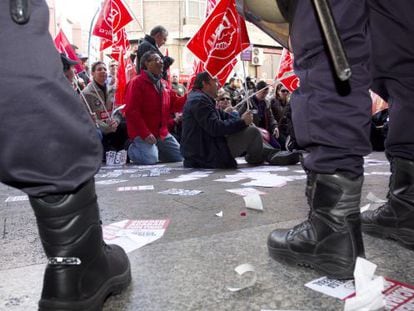 Piquetes en una calle comercial en alicante en la huelga general del pasado 29 de marzo.