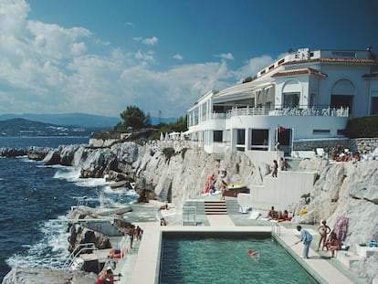 El Hotel du Cap-Eden-Roc retratado por Slim Aarons en los setenta.