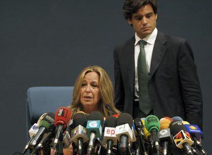 La ministra de Sanidad, Trinidad Jiménez, y el consejero de sanidad de Madrid, el martes.