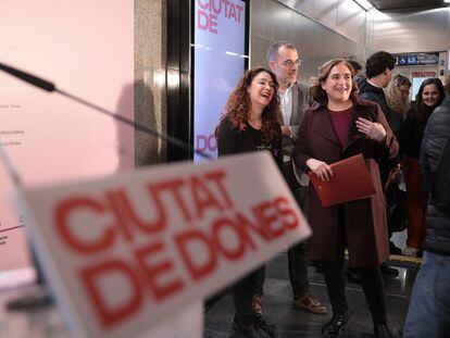La alcaldesa de Barcelona, Ada Colau, presenta la campaña municipal ‘Barcelona. Ciutat de Dones’, en el vestíbulo de la estación de metro Diagonal L5, a 8 de marzo de 2023 en Barcelona.