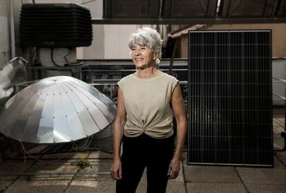 Lurdes Fernández, que ha instalado placas solares colectivas en su edificio de la calle Escuadra de Madrid.