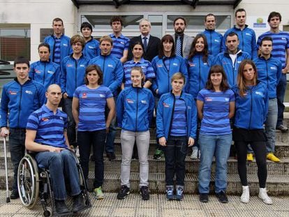 Redondo (cuarto por la derecha en la fila superior), posa junto a deportistas integrantes del Basque Team.