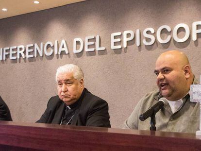 Miembros de la conferencia episcopal de México, durante la rueda de prensa. 