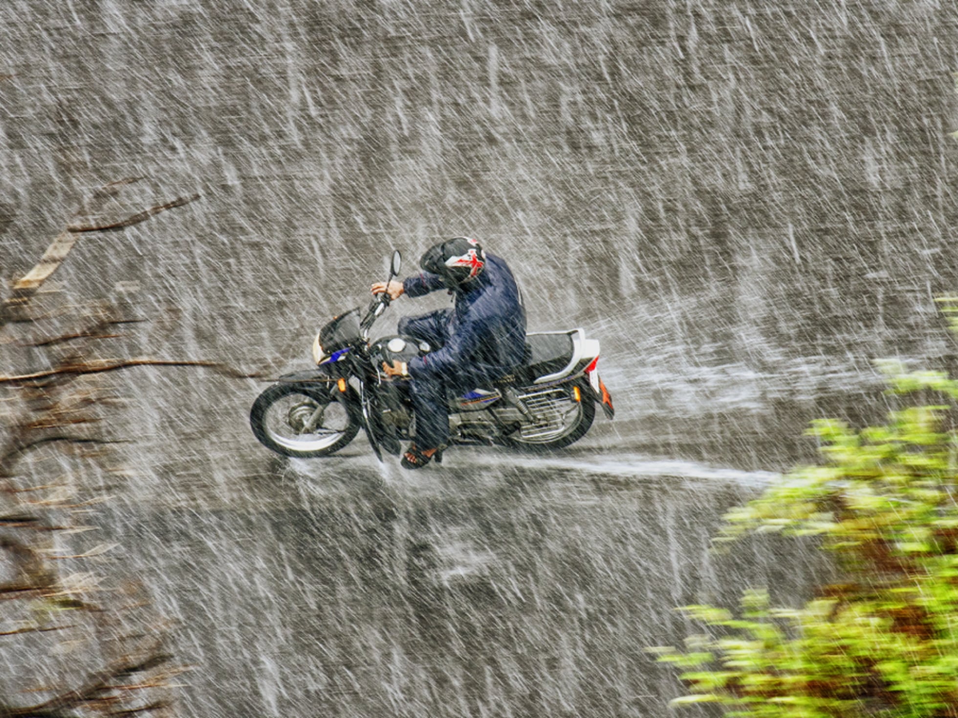 El traje impermeable más vendido en  para protegerse de la lluvia en  la moto o la bicicleta, Escaparate: compras y ofertas