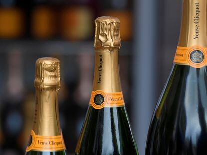 Botellas del champán Veuve Clicquot en las carreras de Ascot, en el Reino Unido.