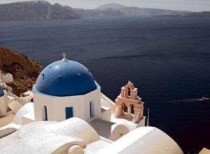 Vistas de la isla griega de Santorini en el mar Egeo
