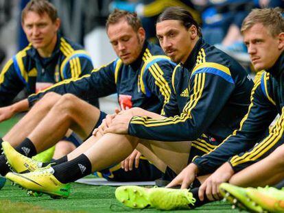 Ibrahimovic, con sus compa&ntilde;eros de la selecci&oacute;n sueca el 31 de mayo.