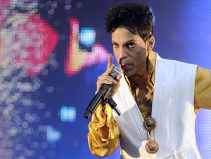 Prince durante una actuación en París en junio de 2011. 