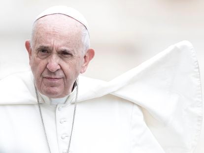 El papa Francisco se dirige a su audiencia semanal en la plaza de San Pedro, el 30 de octubre de 2019.