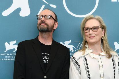 Steven Soderbergh y Meryl Streep posan ayer por la mañana ante los fotógrafos