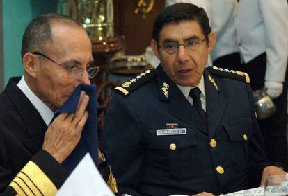 El general Tom&aacute;s &Aacute;ngeles Dauahare (derecha), en una imagen de 2007.