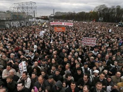 Miles de rusos se manifiestan en Mosc&uacute; este lunes.