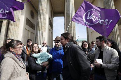 Pablo Iglesias, en una protesta en Berl&iacute;n organizada por Podemos.