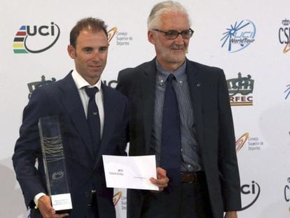 Valverde y Cookson, con el premio al mejor ciclista del año.