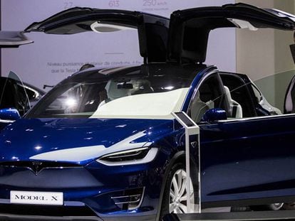 Un Tesla Model X en el Salón del automóvil de París.
