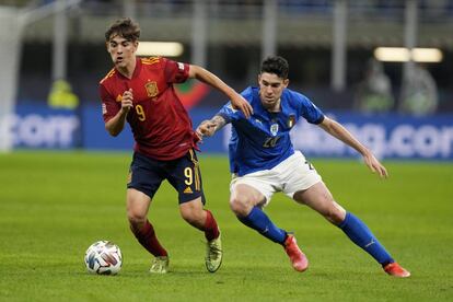 El futbolista Gavi en un partit Espaanya-Itàlia a l'estadi de San Siro, Milà.