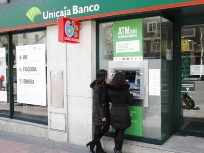 Imagen de una oficina de Unicaja Banco. 