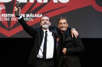 Antonio Banderas y Javier Banderas durante la gala de clausura de la 20 edición del festival de cine de Málaga en 2017. 