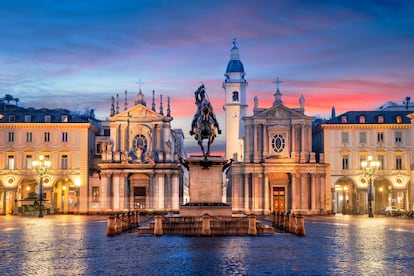 Estatua ecuestre en la 'piazza' San Carlo de Turín.