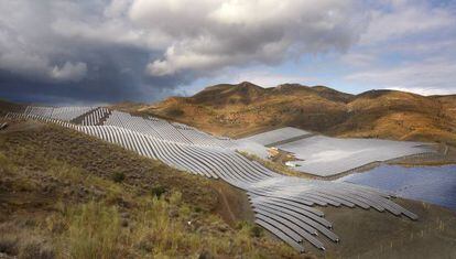 Vista de una planta solar fotovoltaica en Almer&iacute;a.